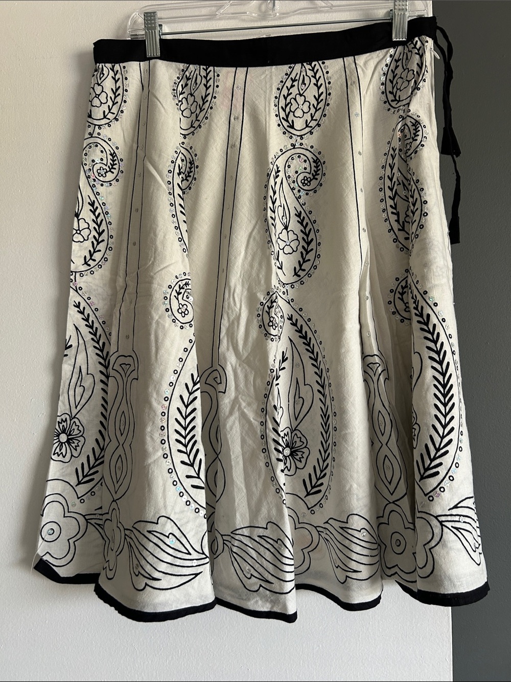 Women's White & Black Paisley A-Line Skirt